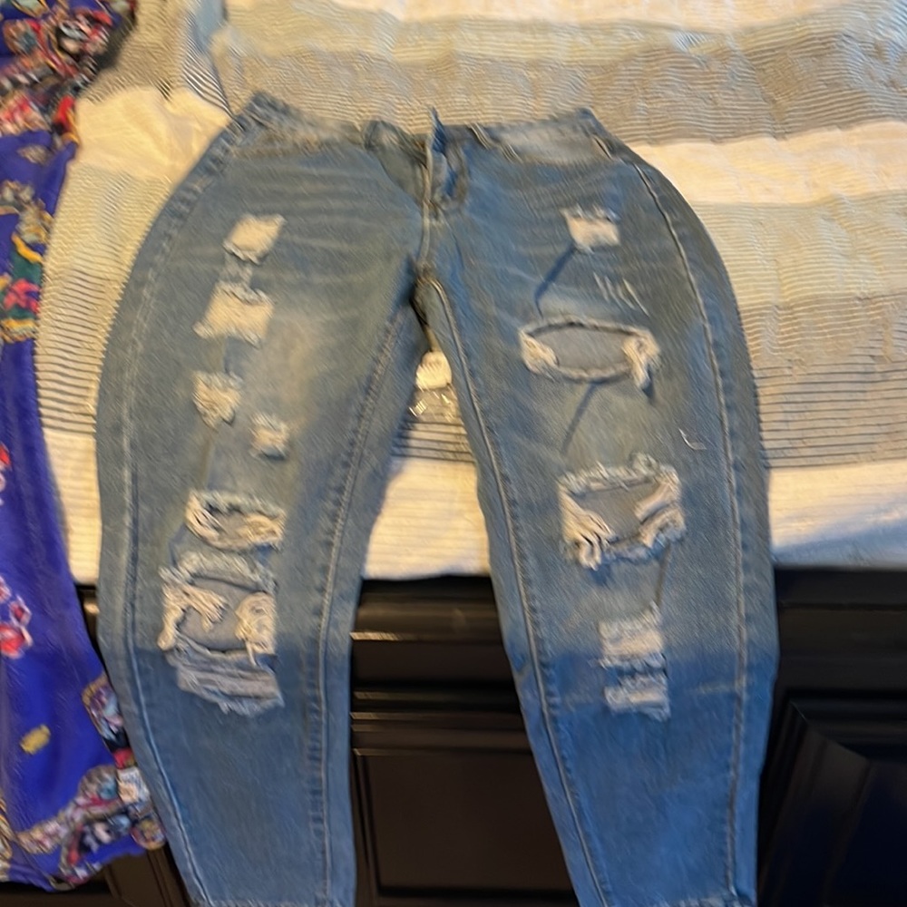 Distressed jeans - Picture 2 of 3